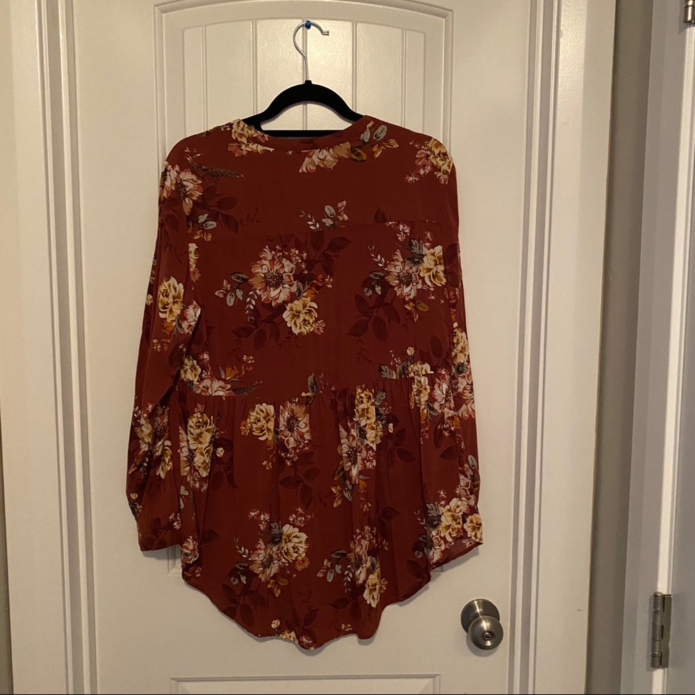 Flowy Buttoned down Top - Picture 3 of 4